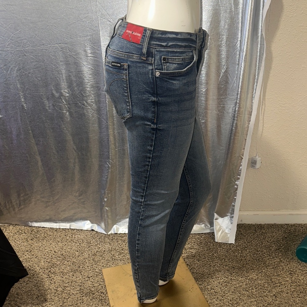 Calvin Klein Women's Dark Blue Skinny Jeans Size 30/30
